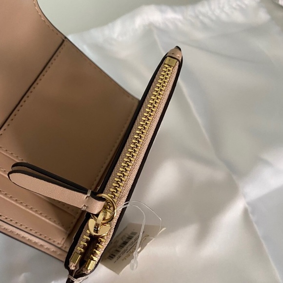 Michael Kors Crossbody Bag With matching wallet - Picture 7 of 7